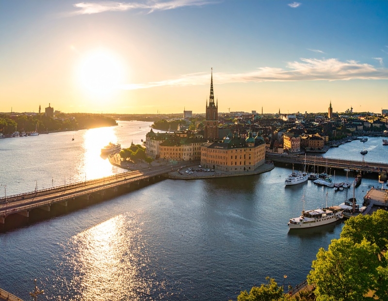 Panoramablick auf Stockholm mit dem Stadshuset (Rathaus) und der Altstadt
